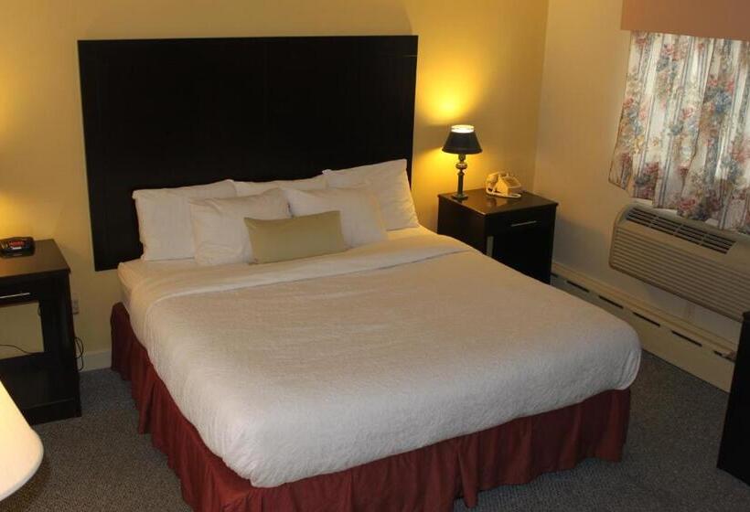 Four Winds Country Motel