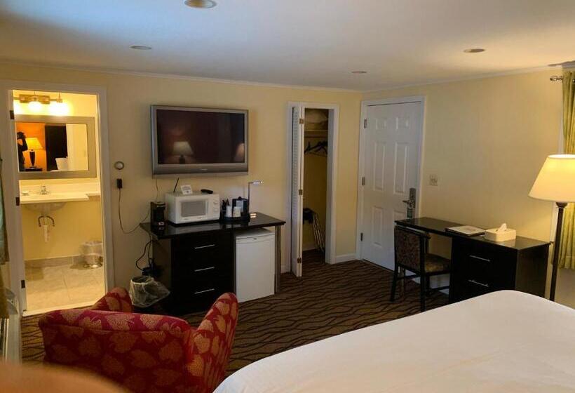 Four Winds Country Motel