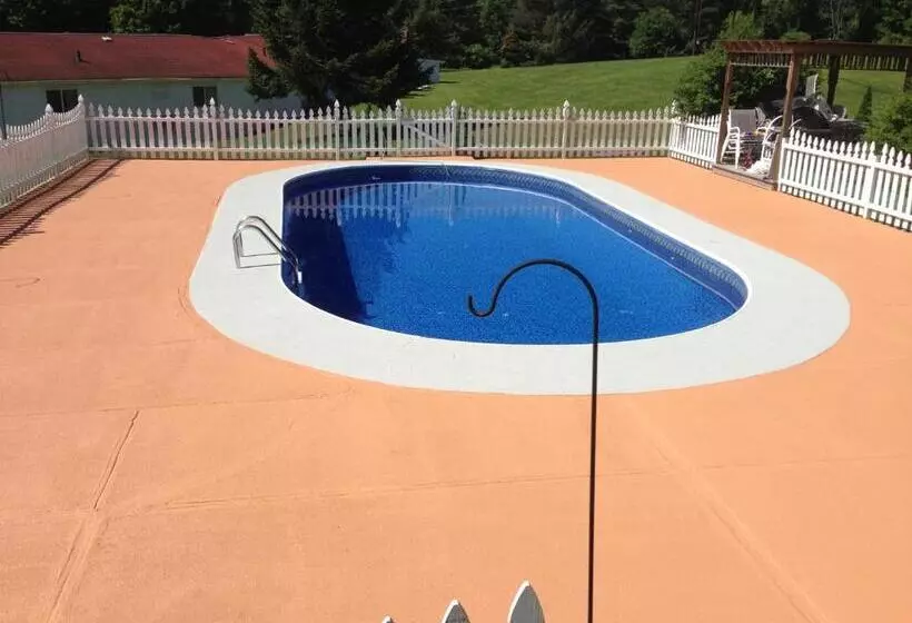 Four Winds Country Motel