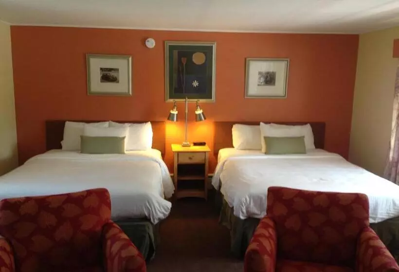 Four Winds Country Motel