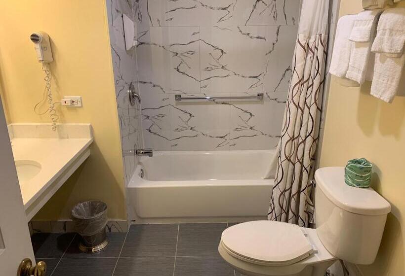 Four Winds Country Motel