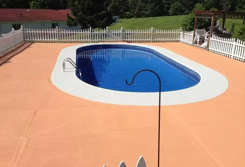 Four Winds Country Motel