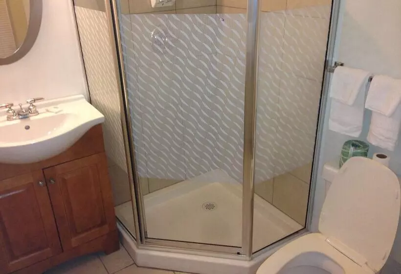 Four Winds Country Motel