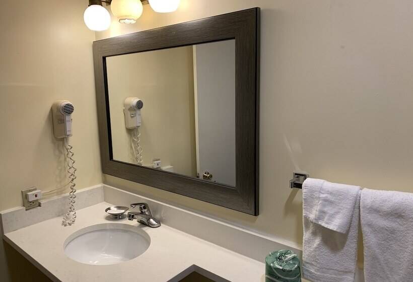 Four Winds Country Motel