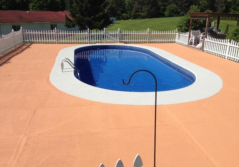 Four Winds Country Motel