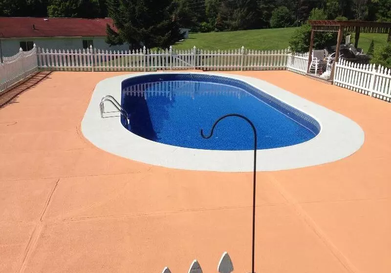 Four Winds Country Motel