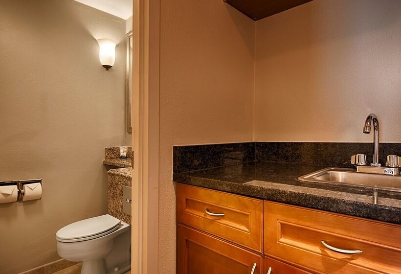 Best Western Hartford Hotel And Suites