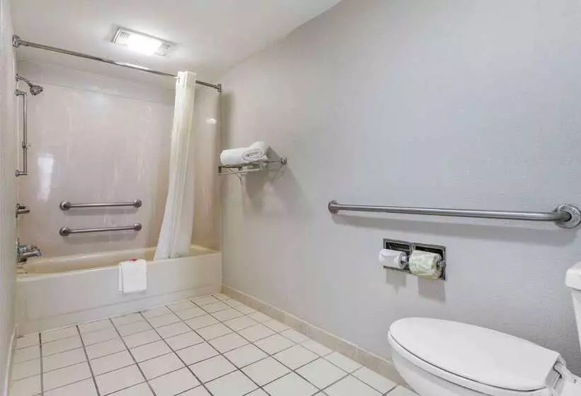 ホテル Econo Lodge North