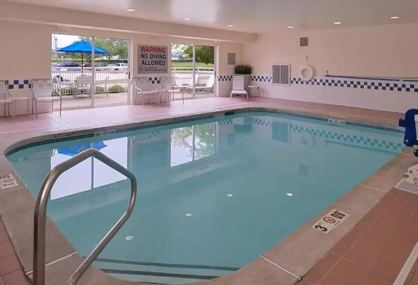 هتل Baymont By Wyndham St Charles