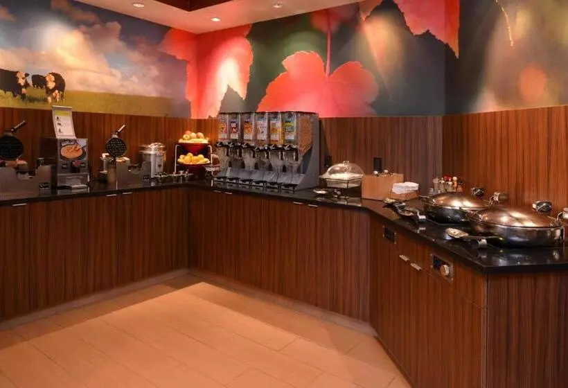 هتل Baymont By Wyndham St Charles