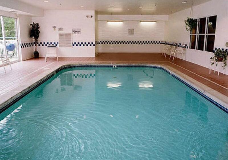 فندق Baymont By Wyndham St Charles