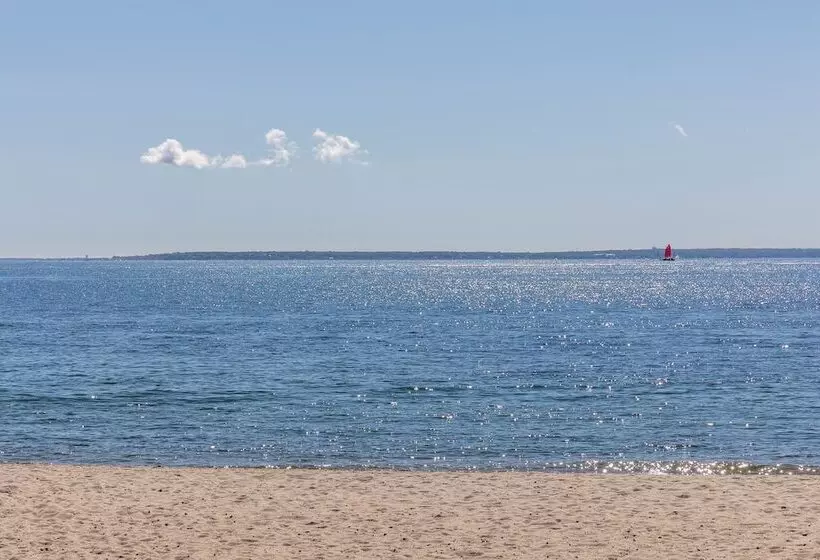 هتل Falmouth Heights Motor Lodge