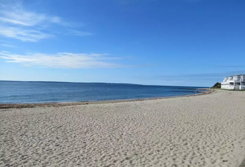 هتل Falmouth Heights Motor Lodge