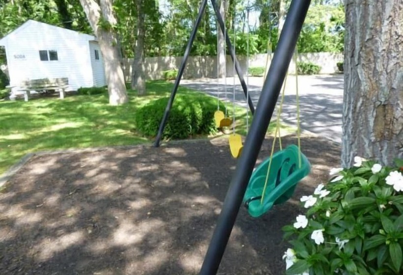 בית מלון כפרי Falmouth Heights Motor Lodge