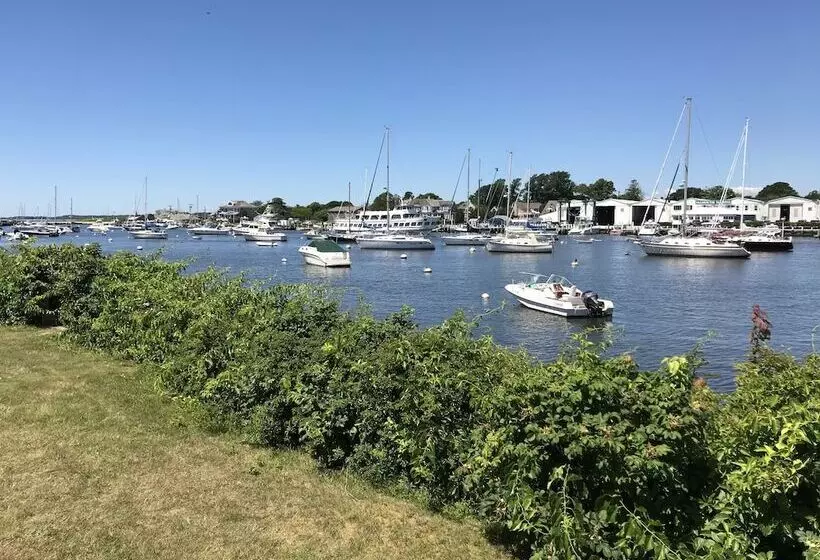 هتل Falmouth Heights Motor Lodge