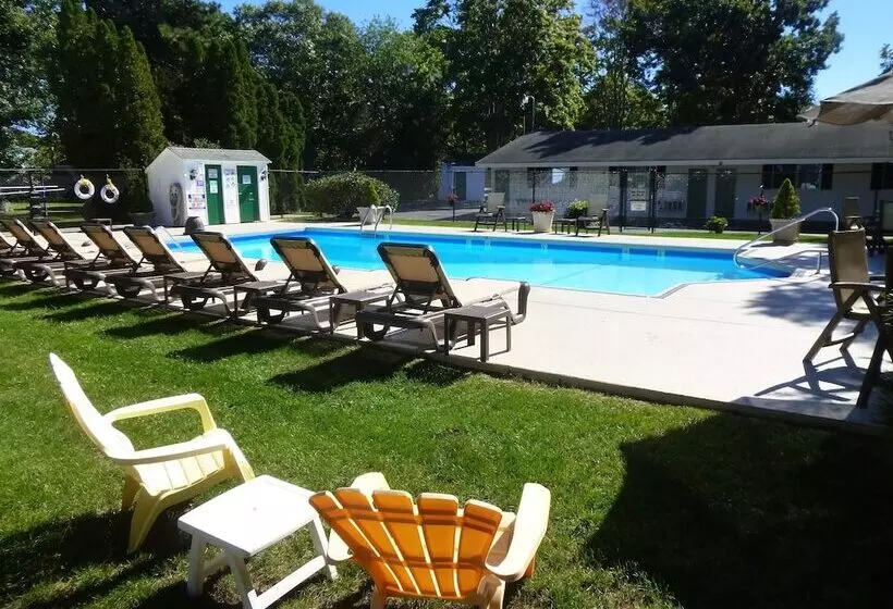 هتل Falmouth Heights Motor Lodge