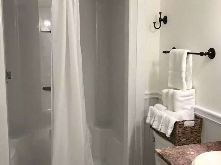 هتل Falmouth Heights Motor Lodge