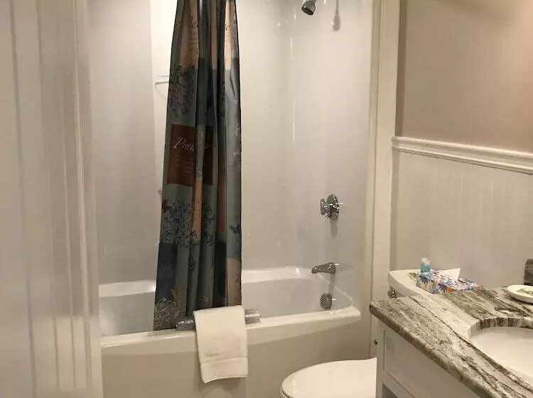 هتل Falmouth Heights Motor Lodge