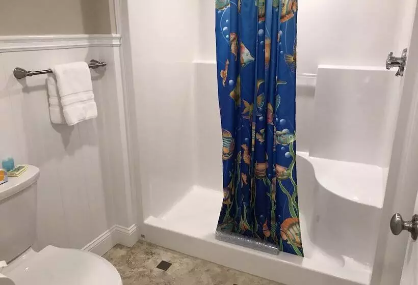 هتل Falmouth Heights Motor Lodge