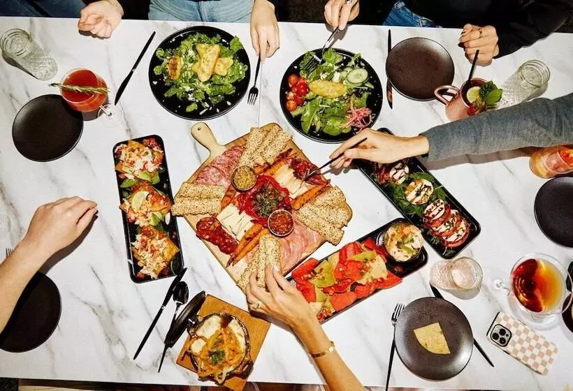 ホテル Fenwick Inn