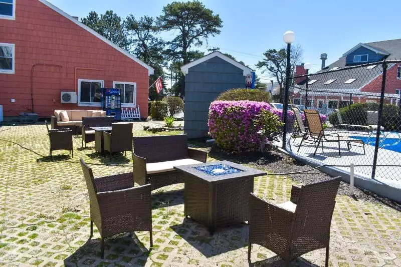 هتل The Grand Beach Inn