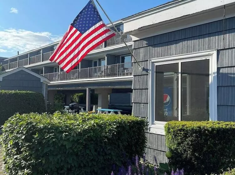 هتل The Grand Beach Inn