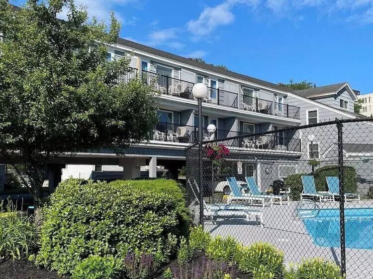 هتل The Grand Beach Inn