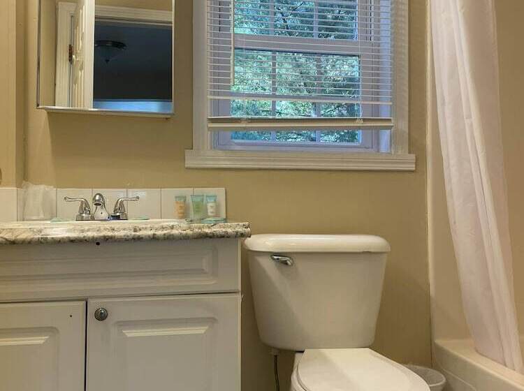 فندق The Grand Beach Inn