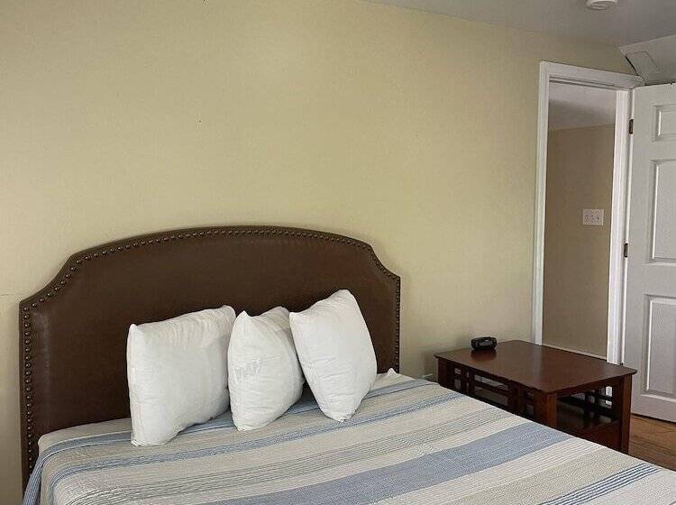 فندق The Grand Beach Inn