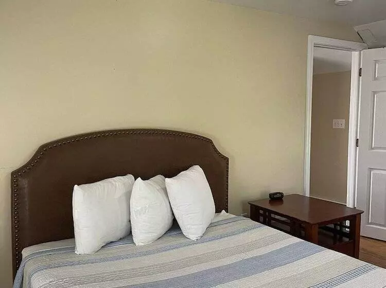 هتل The Grand Beach Inn