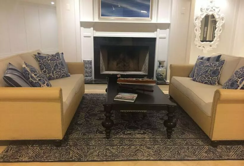 בית מלון כפרי Icona Avalon