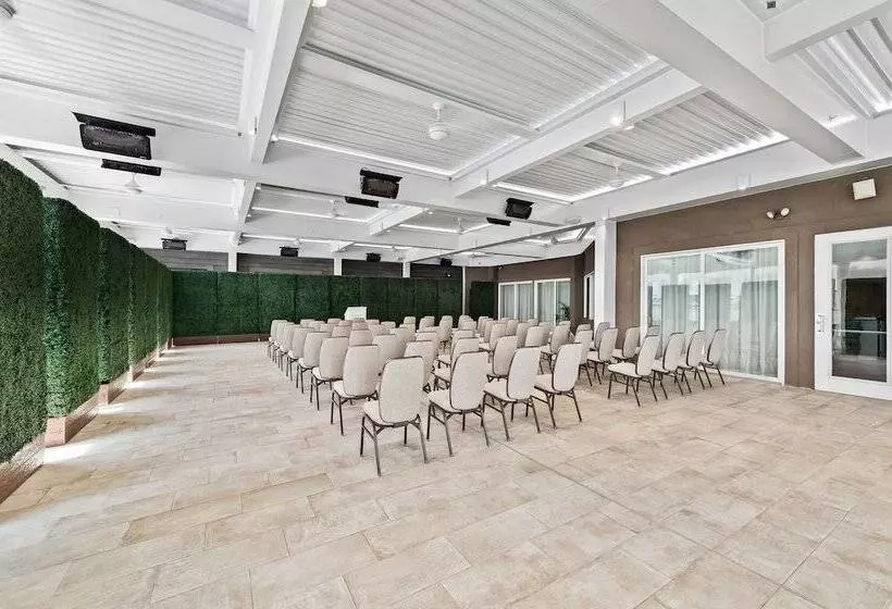 בית מלון כפרי Icona Avalon