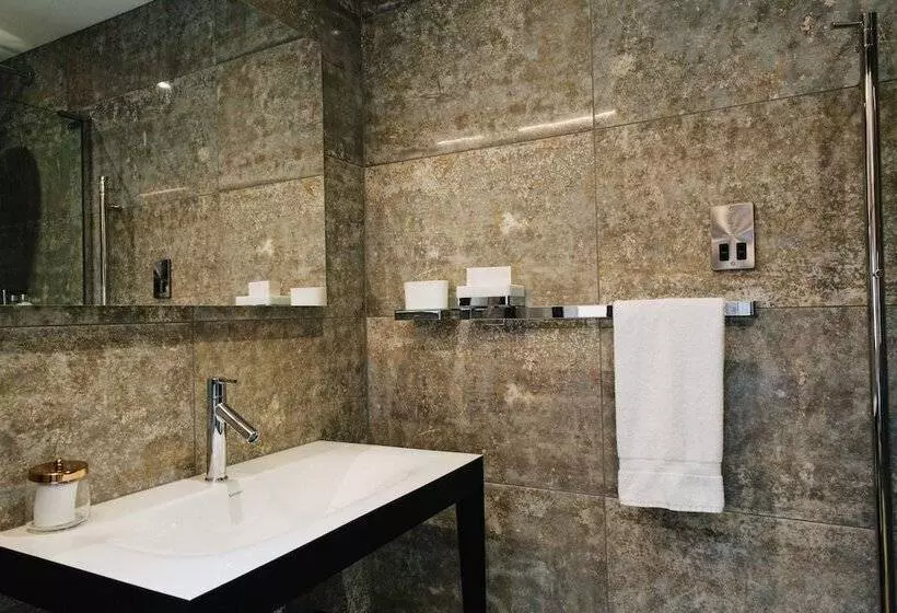 Hotelli Quite Simply French