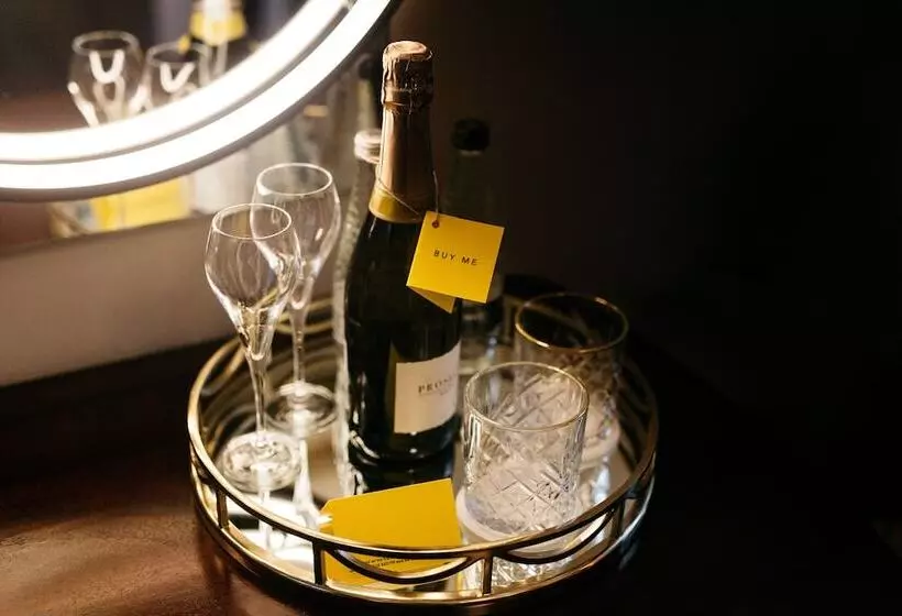 Hotelli Quite Simply French