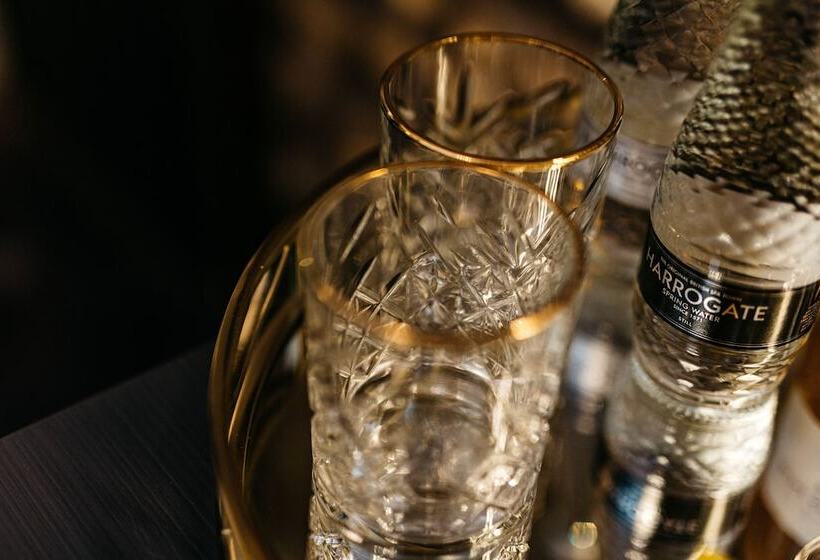 ホテル Quite Simply French