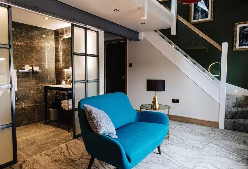 Hotelli Quite Simply French