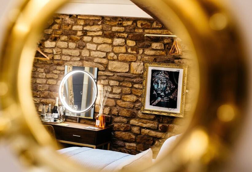 ホテル Quite Simply French