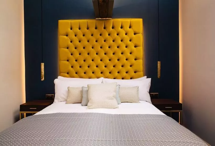 Hotelli Quite Simply French