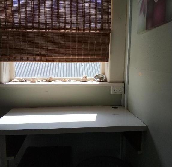 Общежитие Napier Art House Backpackers