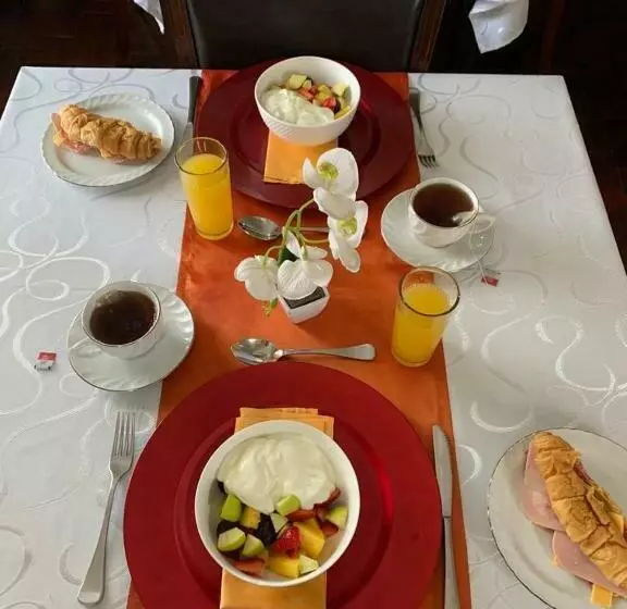 تختخواب و صبحانه Kwazi Guest House