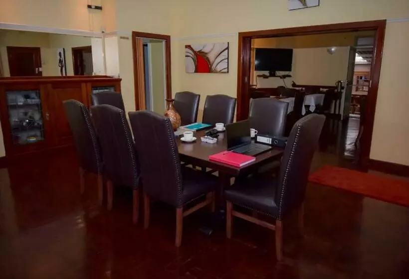 تختخواب و صبحانه Kwazi Guest House