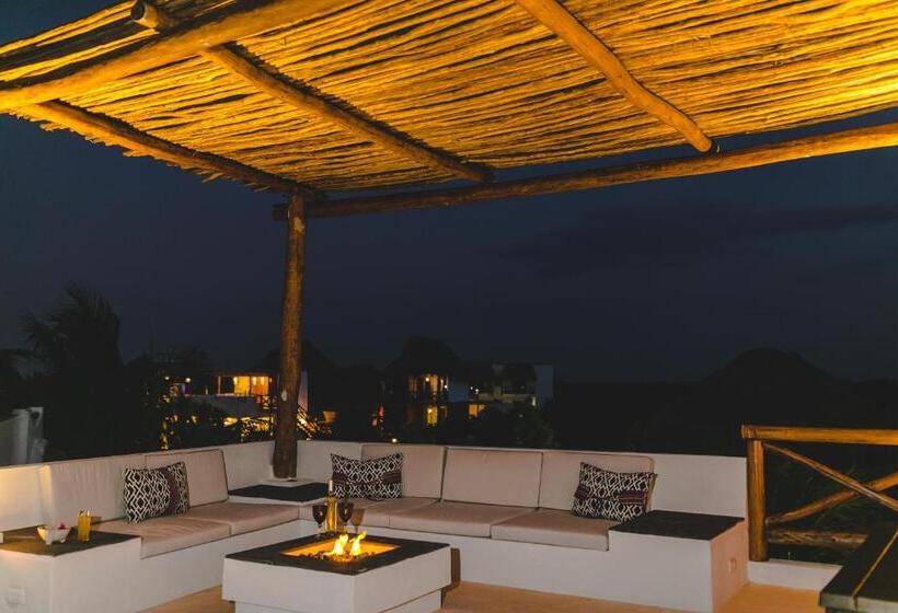 فندق La Puerta Azul Beachfront  Adults Only