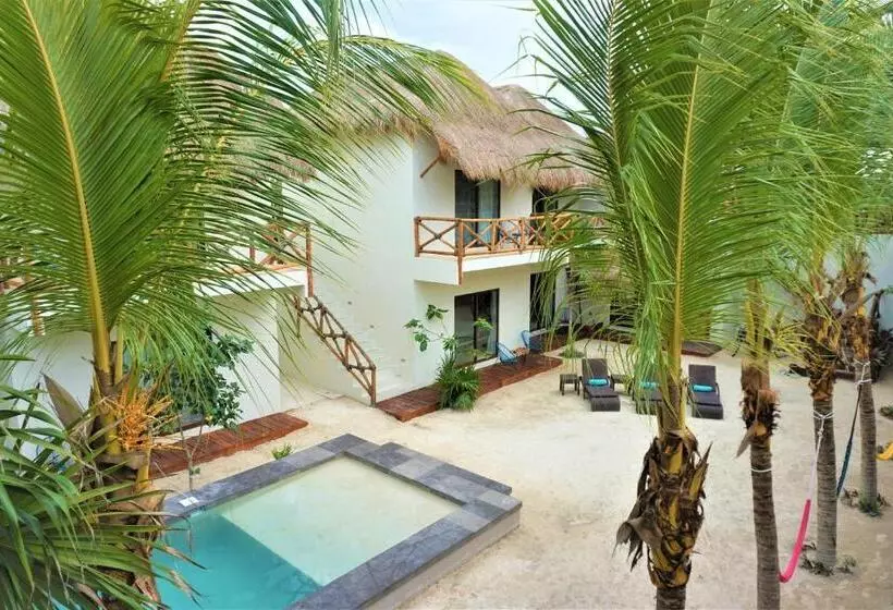 Hotelli La Puerta Azul Beachfront  Adults Only