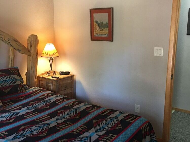 هتل The Lodge At Lazy Bear Retreat