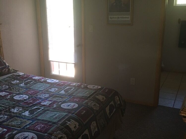 هتل The Lodge At Lazy Bear Retreat