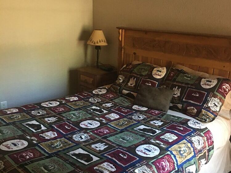 هتل The Lodge At Lazy Bear Retreat