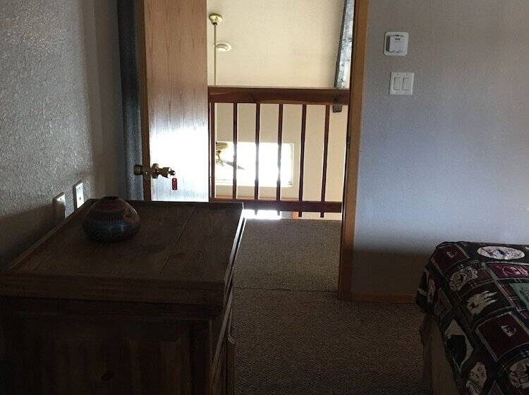 هتل The Lodge At Lazy Bear Retreat