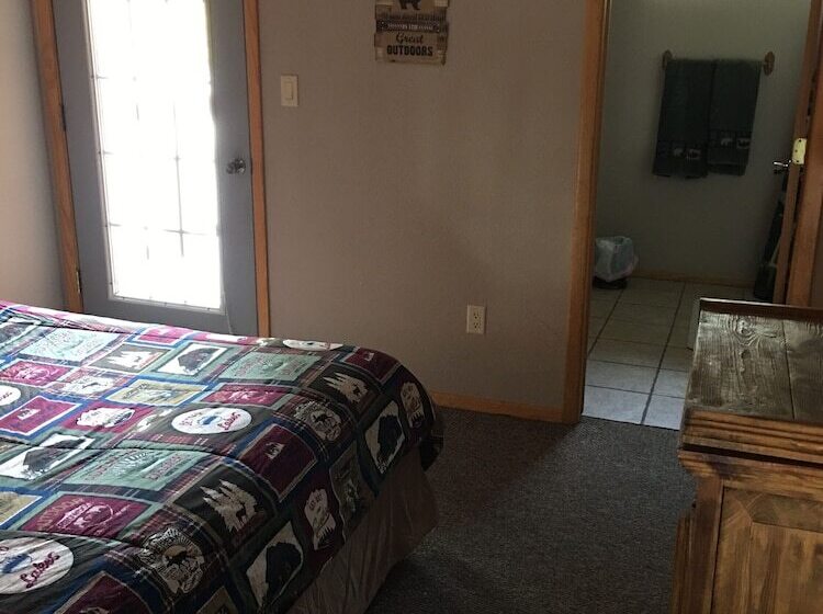 هتل The Lodge At Lazy Bear Retreat