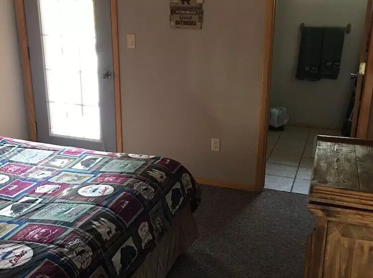 هتل The Lodge At Lazy Bear Retreat