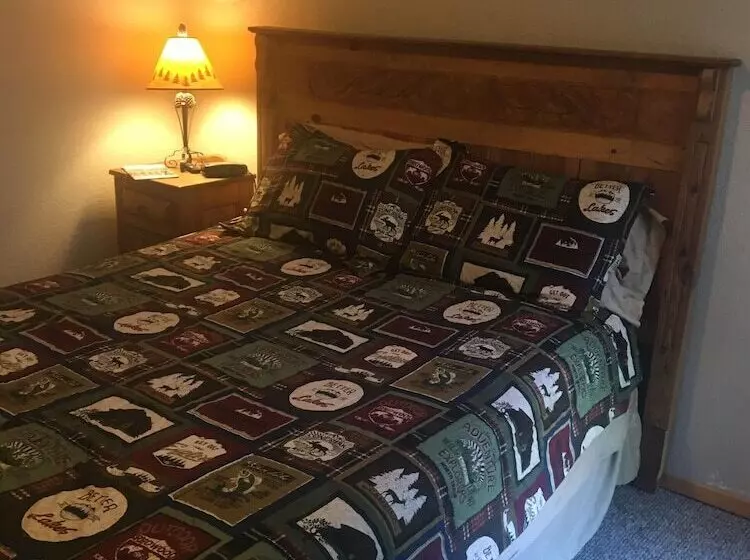 هتل The Lodge At Lazy Bear Retreat